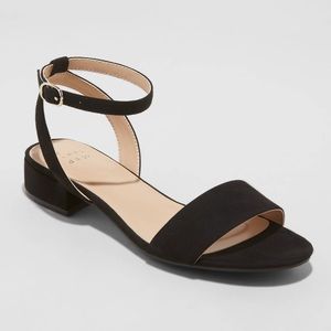 NWT Black Sandals